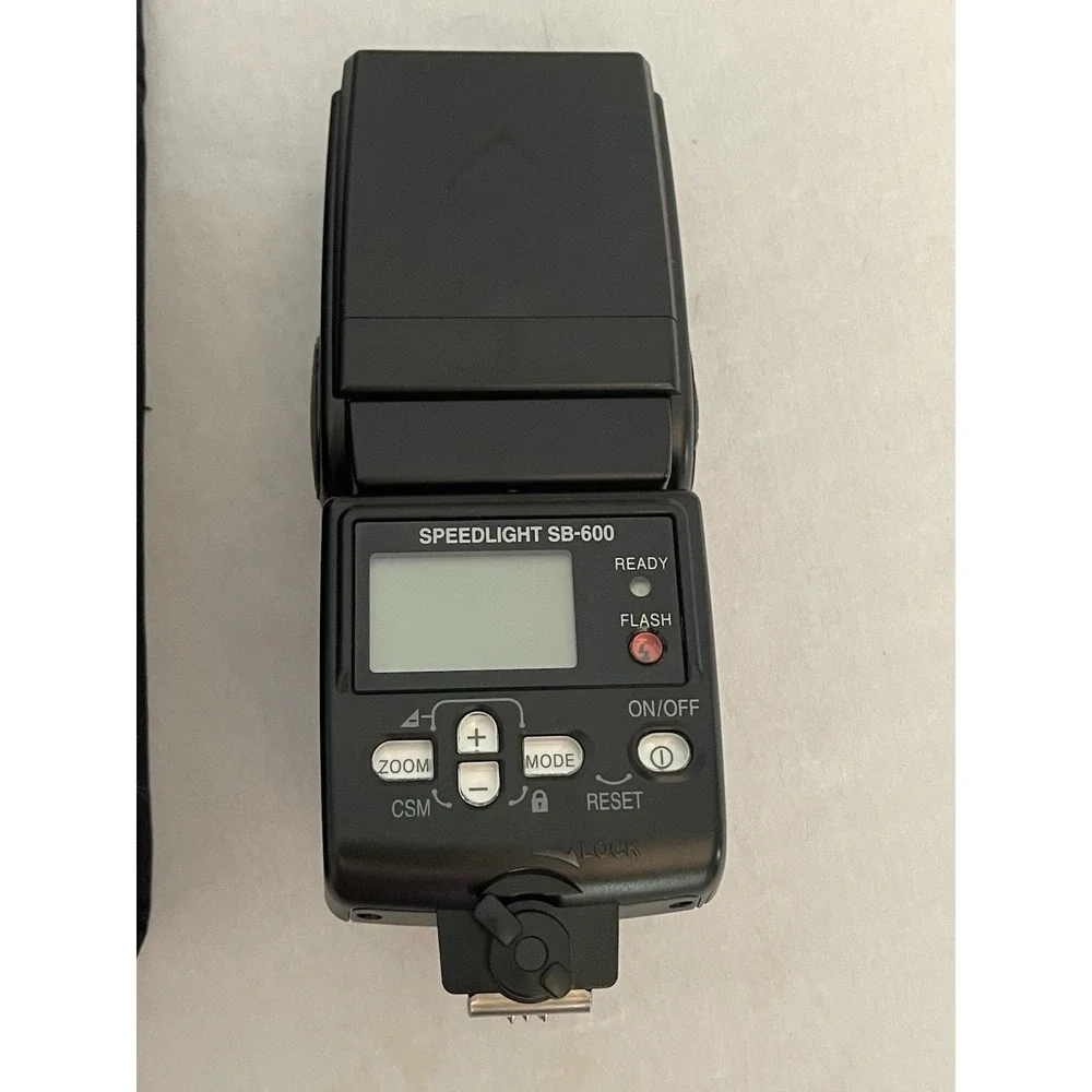 Nikon Speedlight SB-600 Shoe Mount Flash With Case